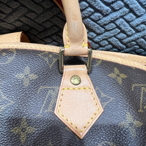 Luis Vuitton monogram garment carrier bag. - Picture 6 of 9